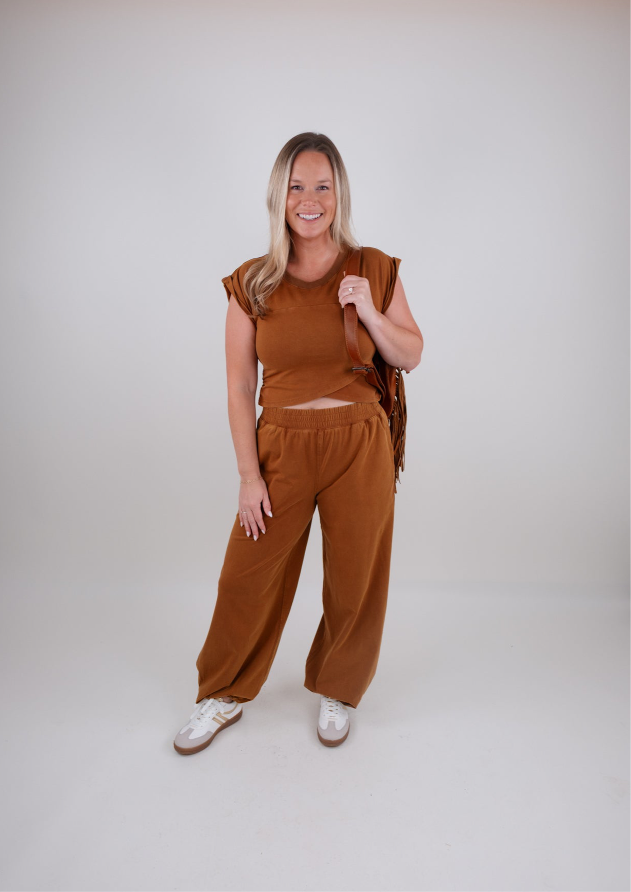 Effortless Energy Lounge Set - Walnut