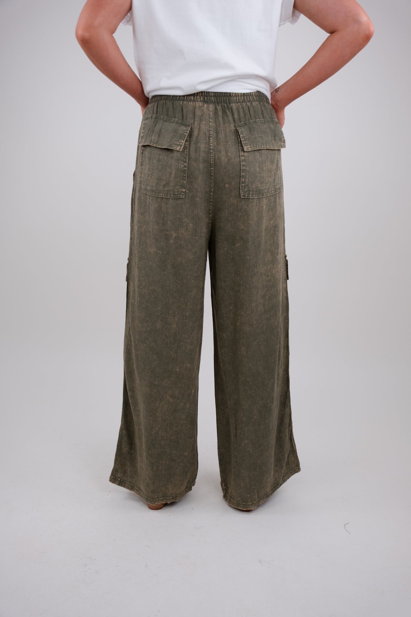 Wanderlight Linen Cargo Pants - Olive