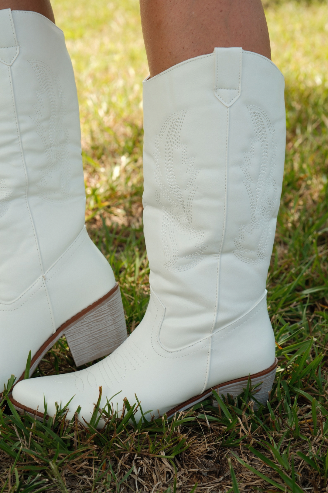 Dust Dancer Embroidered White Cowgirl Boot
