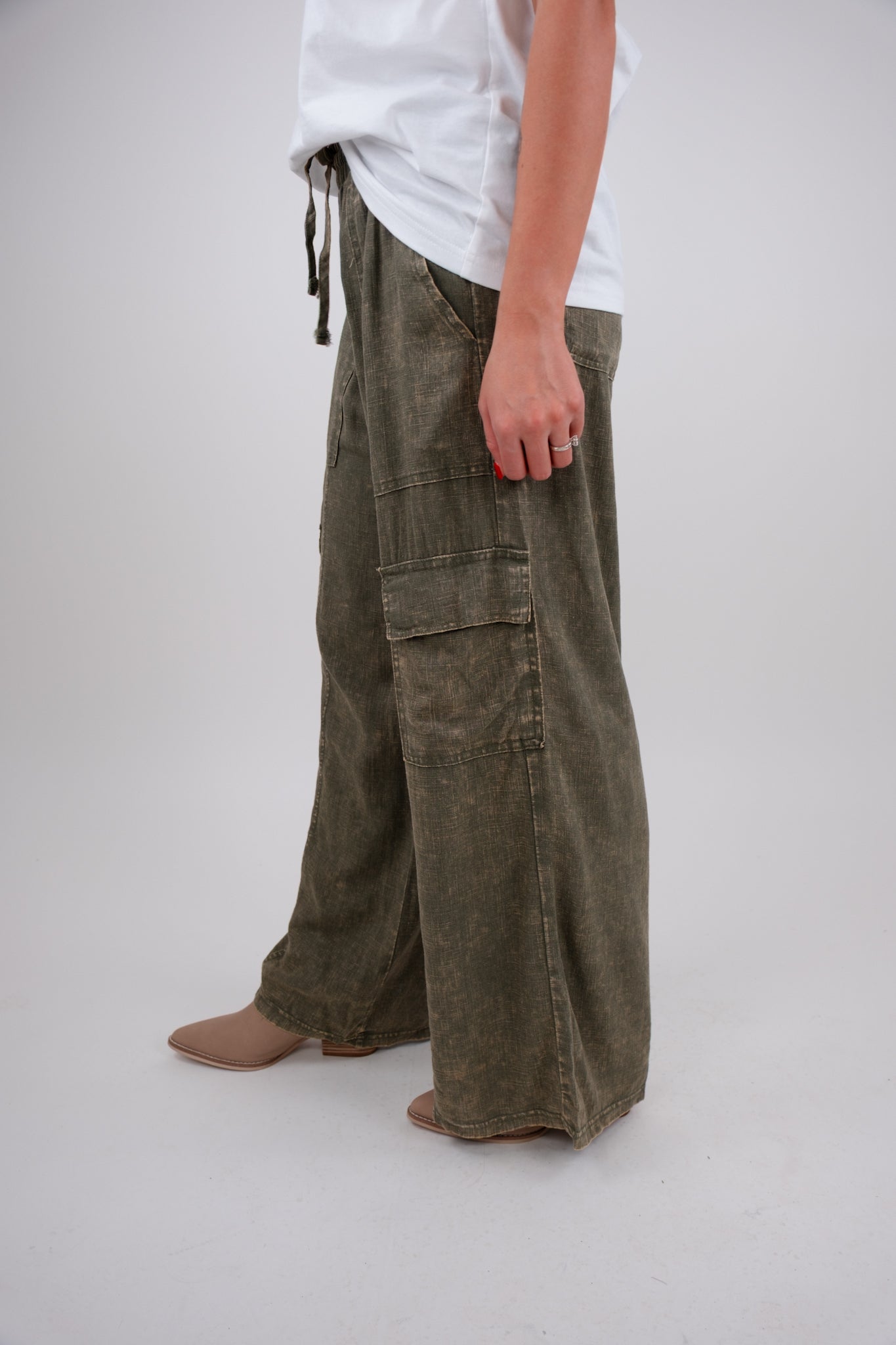 Wanderlight Linen Cargo Pants - Olive