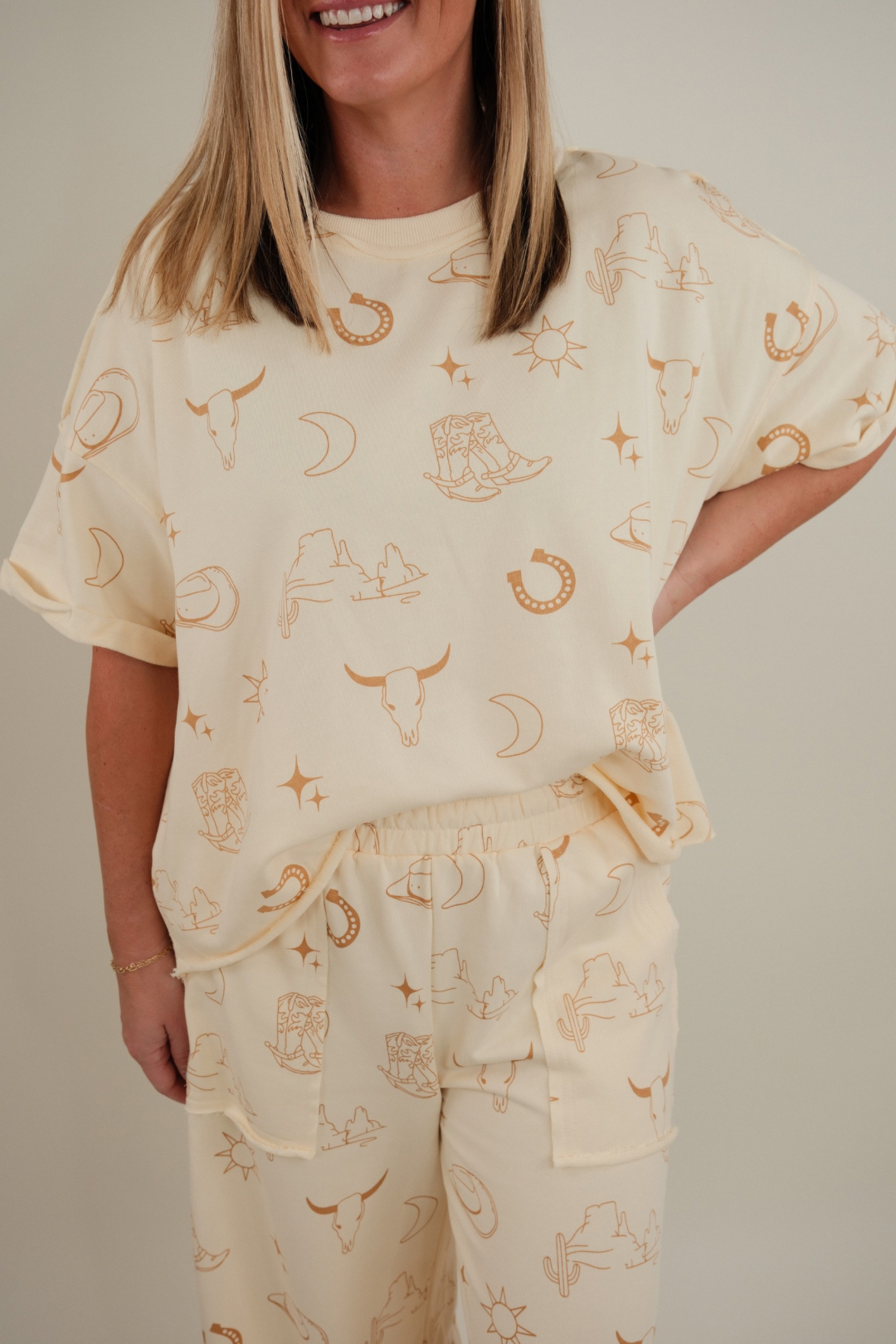 Women’s western Desert Horizon Set, loungewear with pullover top and wide-leg pants in cream.