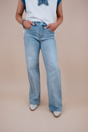 Prairie Blue Jeans – Light Wash Straight-Leg Denim