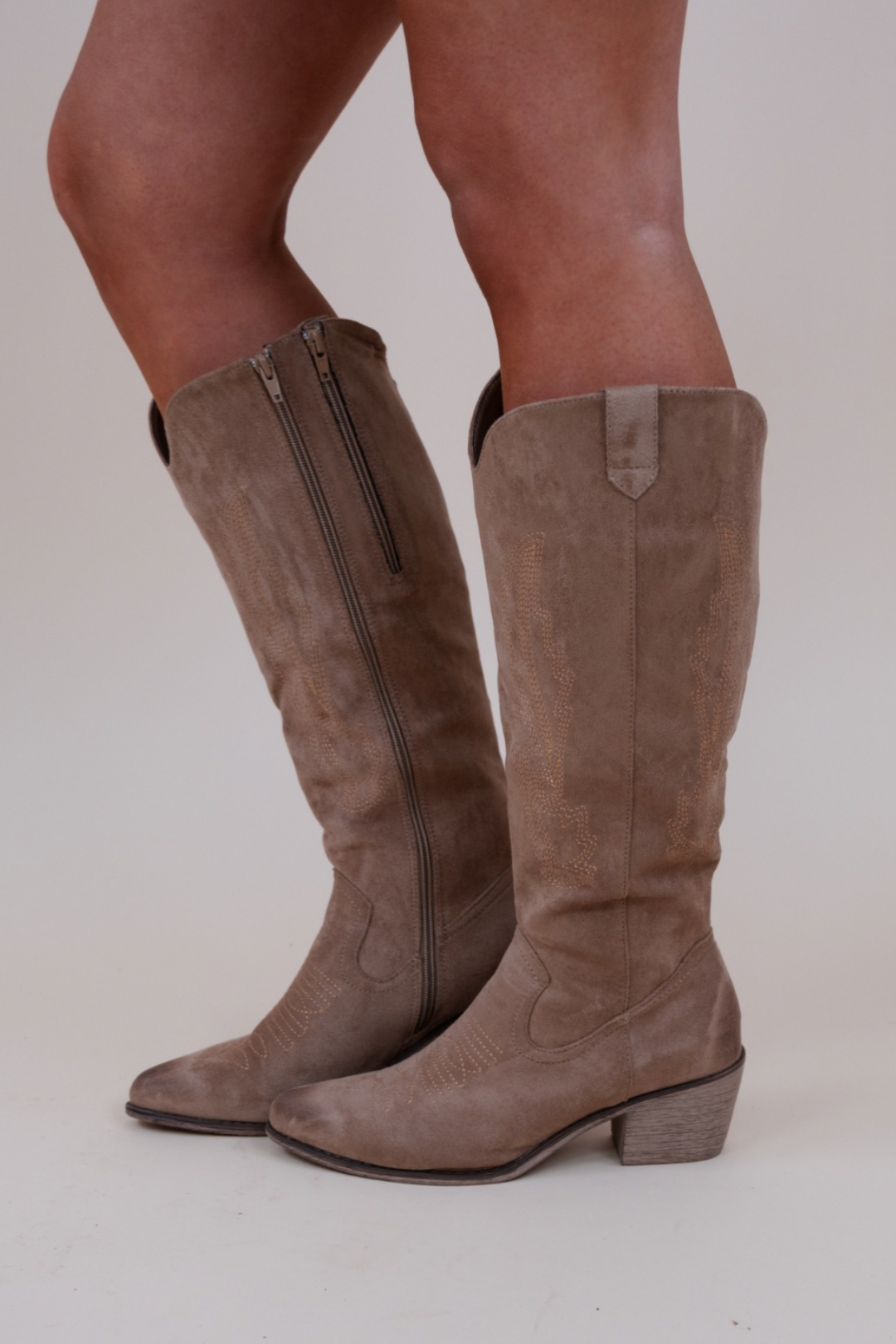 Saddle Dust Suede Boots