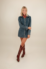 Women’s Rodeo Darling Denim Dress in light wash, western button-down jean dress with collar, chest pockets and cowgirl style.
