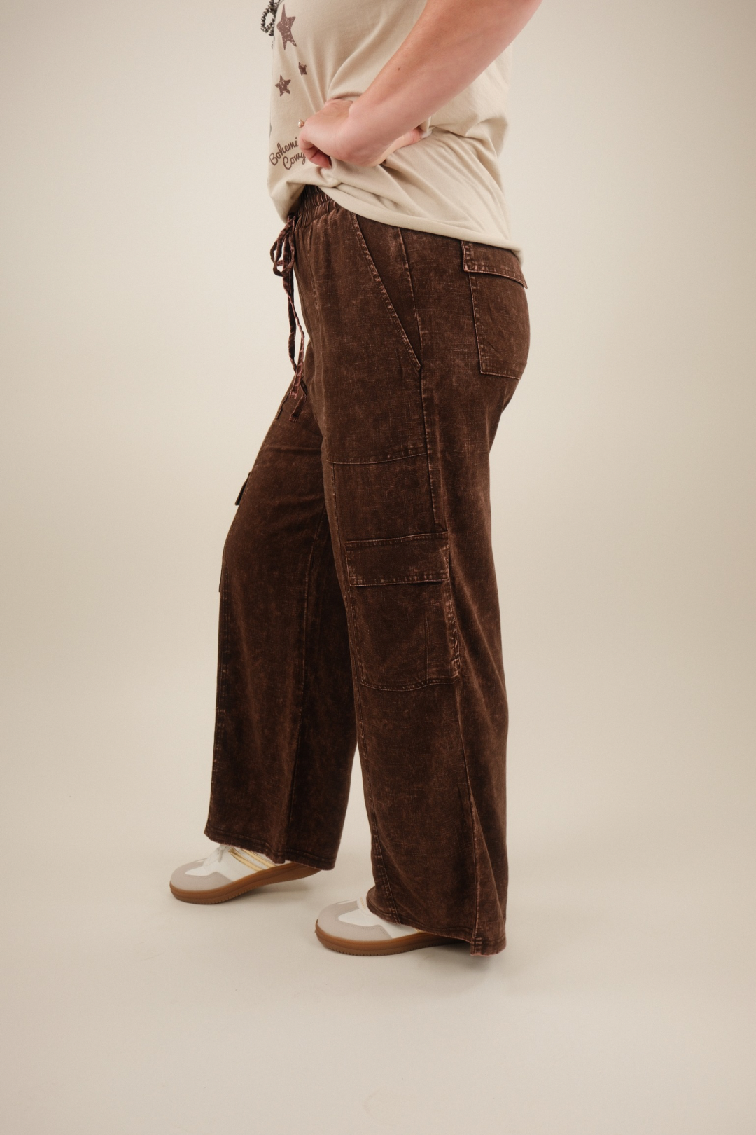 Close‑up of roomy flap cargo pocket with topstitch detailing on the side of linen cargo pants.
